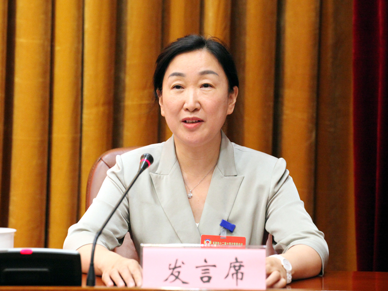 4、省政协常委朱青霞发言.jpg 4、省政协常委朱青霞发言.jpg