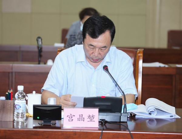 4省政协副主席、党组成员宫晶堃传达了《中共黑龙江省委关于深入学习贯彻习近平总书记在吉林考察时的重要讲话和重要指示精神的通知》.jpg